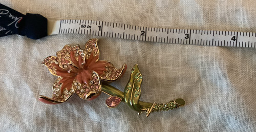 John knit pin brooch lily - st,